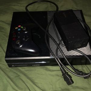 Xbox one madden 22 2k22 call of duty Cold War nd vanguard 1 controller nd a mic